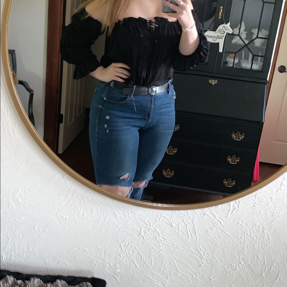 Small black off the shoulder flowy top!